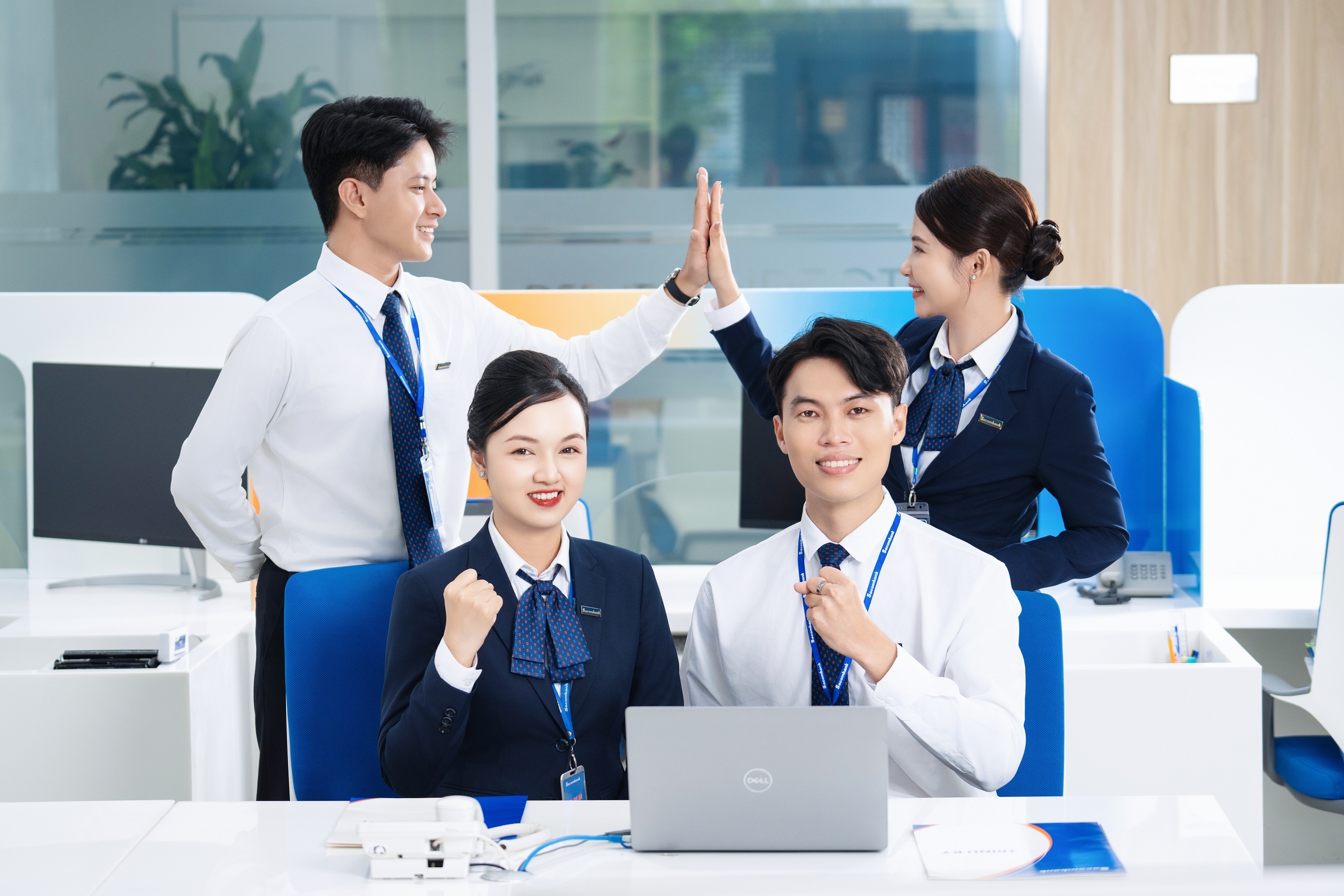 Sacombank được vinh danh kép với giải thưởng lớn Sacombank được vinh danh kép với giải thưởng lớn