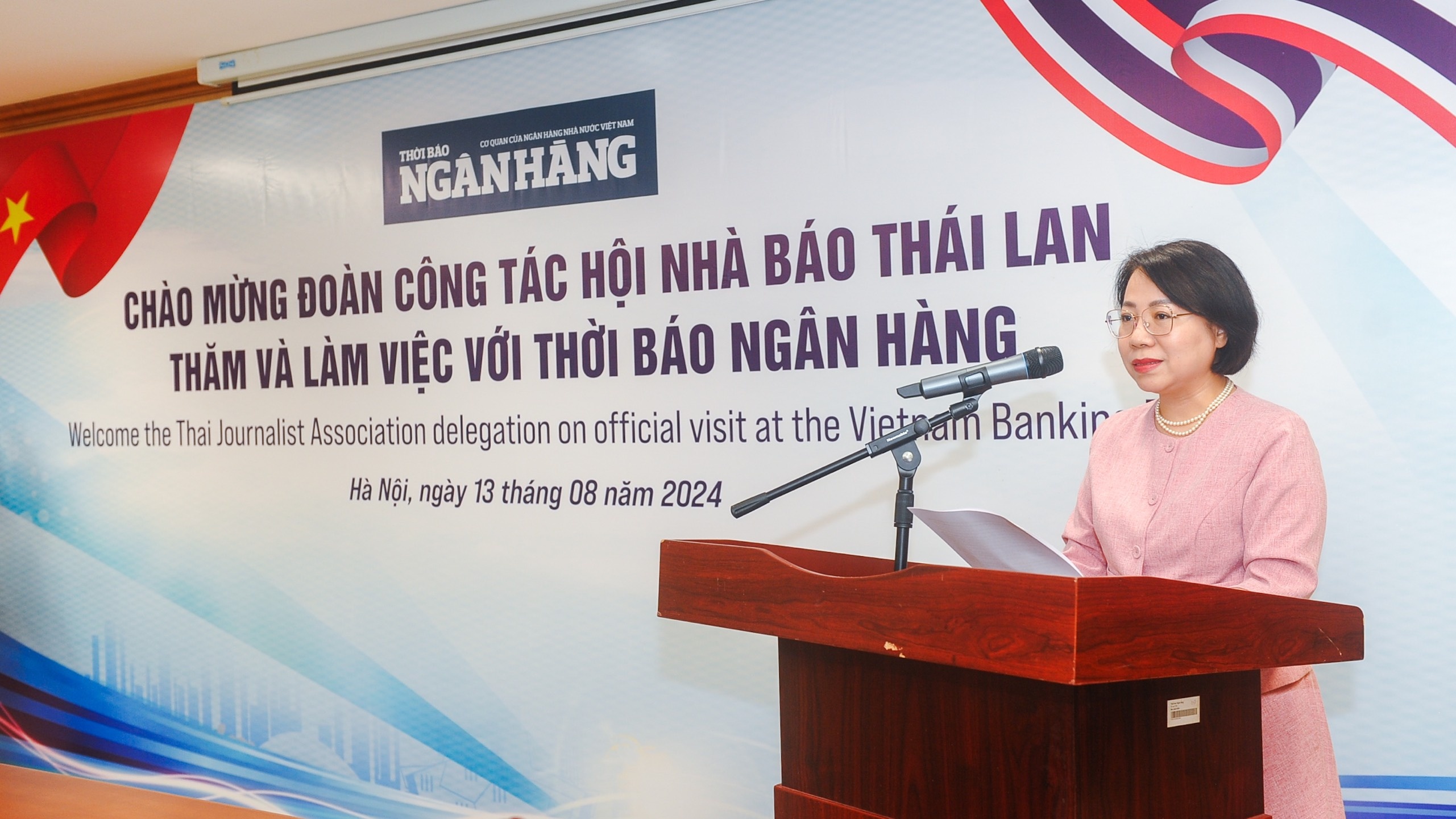 Hội nhà báo Thái Lan thăm và làm việc với Thời báo Ngân hàng