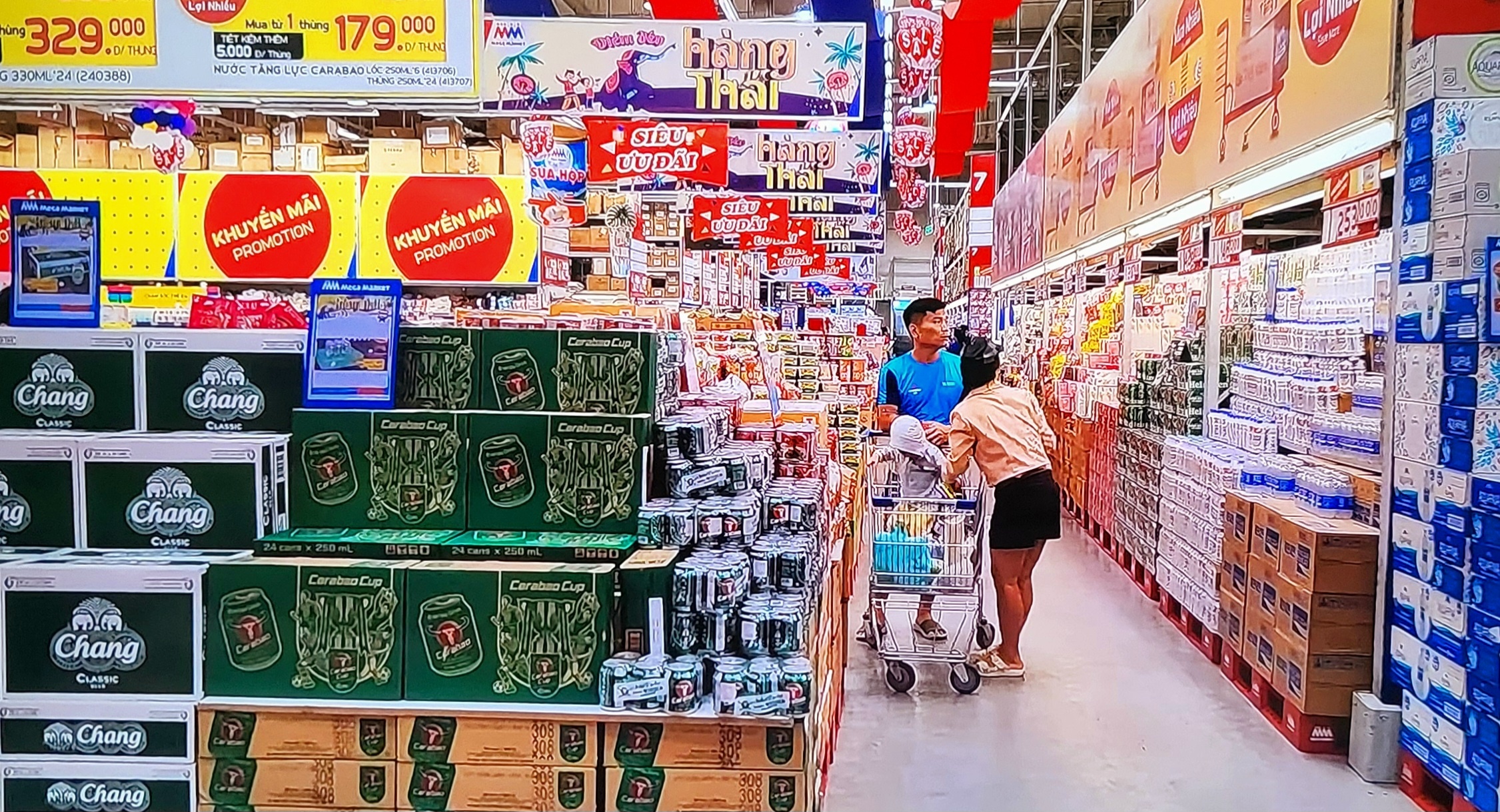 áp dụng các chính sách hoàn tiền, tặng voucher mua sắm cũng có thể khuyến khích người tiêu dùng chi tiêu nhiều hơn. áp dụng các chính sách hoàn tiền, tặng voucher mua sắm cũng có thể khuyến khích người tiêu dùng chi tiêu nhiều hơn.