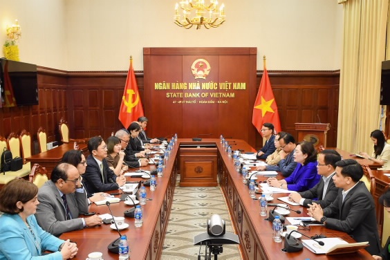 ADB luôn sẵn sàng đồng hành cùng Việt Nam trong công cuộc phát triển kinh tế, xã hội ADB luôn sẵn sàng đồng hành cùng Việt Nam trong công cuộc phát triển kinh tế, xã hội