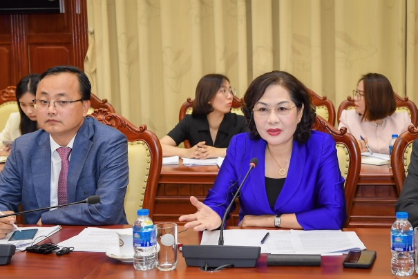 ADB luôn sẵn sàng đồng hành cùng Việt Nam trong công cuộc phát triển kinh tế, xã hội ADB luôn sẵn sàng đồng hành cùng Việt Nam trong công cuộc phát triển kinh tế, xã hội