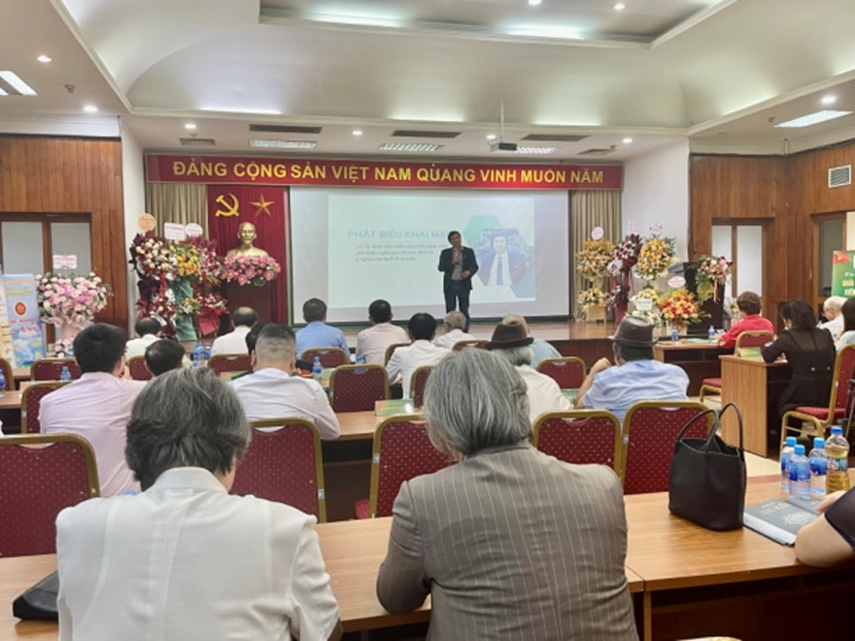 Tác giả, GS.TS Đinh Văn Hiến phát biểu tại buổi Lễ ra mắt sách