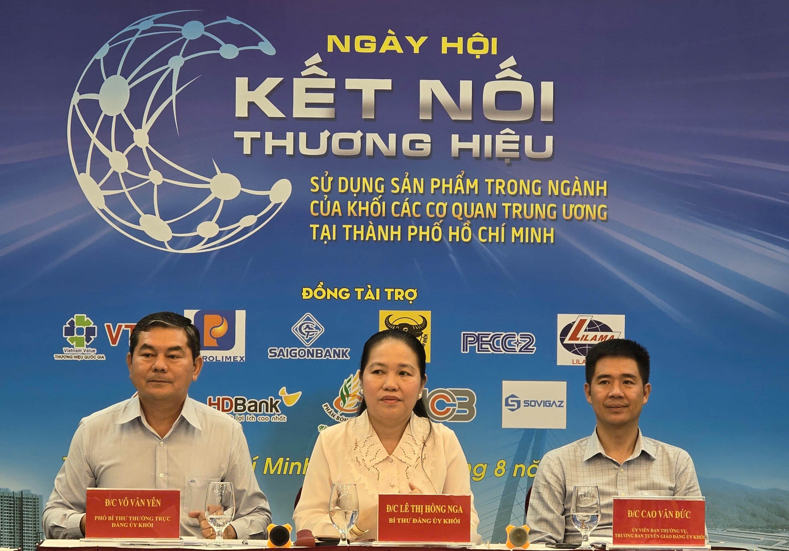 Bà Lê Thị Hồng Nga, Bí thư Đảng ủy Khối các cơ quan Trung ương tại TP. Hồ Chí Minh cho biết đã ban hành một kế hoạch hỗ trợ các đơn vị, ngân hàng, doanh nghiệp… sử dụng sản phẩm trong ngành của Khối. Bà Lê Thị Hồng Nga, Bí thư Đảng ủy Khối các cơ quan Trung ương tại TP. Hồ Chí Minh cho biết đã ban hành một kế hoạch hỗ trợ các đơn vị, ngân hàng, doanh nghiệp… sử dụng sản phẩm trong ngành của Khối.