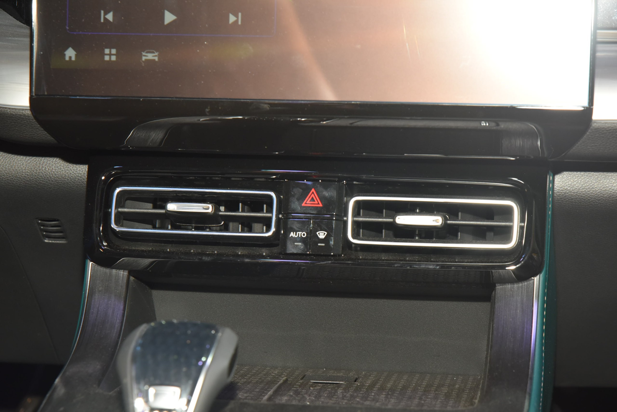 GAC GS8 ra mắt Việt Nam: Giá từ 1,269 tỷ ngang Santa Fe, Everest, động cơ 248 mã lực, có ADAS- Ảnh 14. GAC GS8 ra mắt Việt Nam: Giá từ 1,269 tỷ ngang Santa Fe, Everest, động cơ 248 mã lực, có ADAS- Ảnh 14.