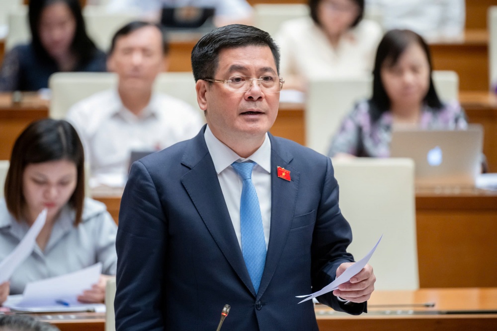 Bộ trưởng Bộ Công Thương Nguyễn Hồng Diên trả lời chất vấn 