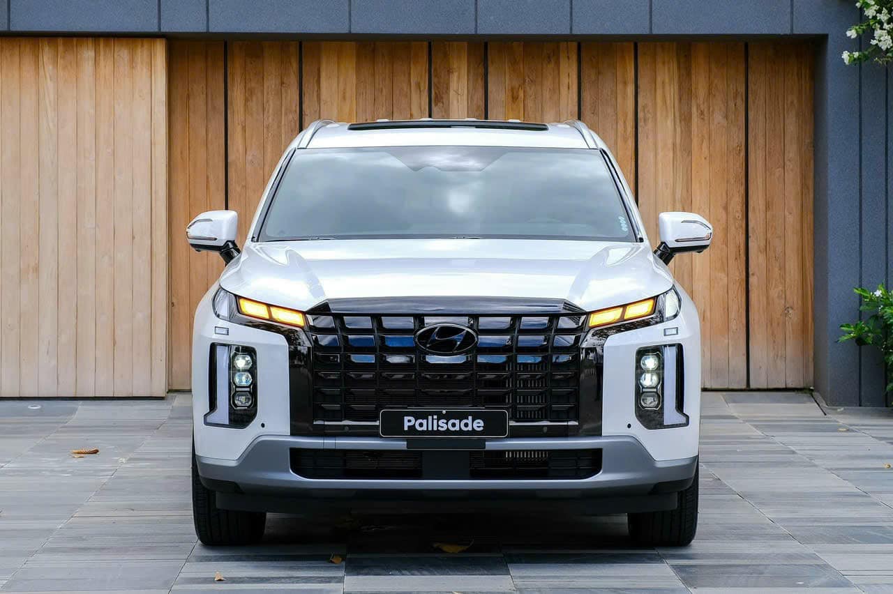 Hyundai Palisade giảm giá tới 150 triệu tại đại lý: Sales báo 'xả lỗ', bản rẻ nhất còn 1,345 tỷ đồng, rẻ hơn niêm yết Fortuner, 'giẫm chân' Santa Fe- Ảnh 9. Hyundai Palisade giảm giá tới 150 triệu tại đại lý: Sales báo 'xả lỗ', bản rẻ nhất còn 1,345 tỷ đồng, rẻ hơn niêm yết Fortuner, 'giẫm chân' Santa Fe- Ảnh 9.