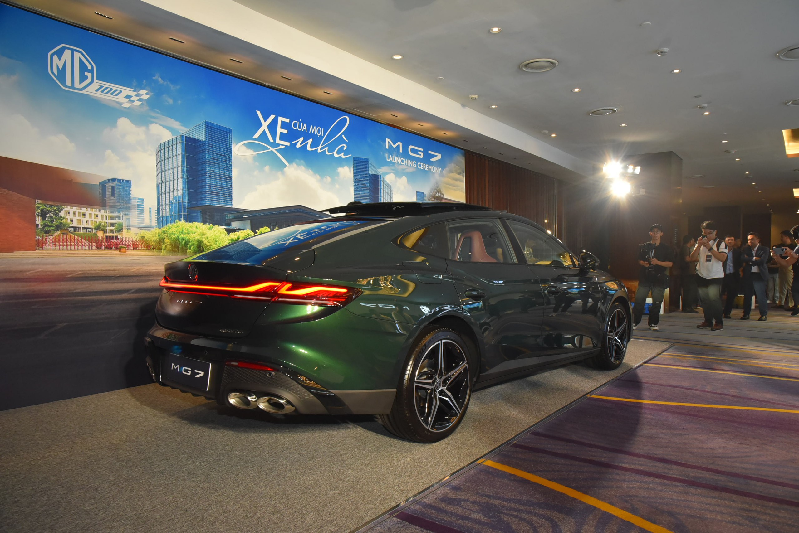 MG7 ra mắt Việt Nam: Giá cao nhất 1,018 tỷ, đấu K5, Mazda6 bằng động cơ 227 mã lực, 'full' ADAS, có chi tiết duy nhất trong phân khúc- Ảnh 4. MG7 ra mắt Việt Nam: Giá cao nhất 1,018 tỷ, đấu K5, Mazda6 bằng động cơ 227 mã lực, 'full' ADAS, có chi tiết duy nhất trong phân khúc- Ảnh 4.