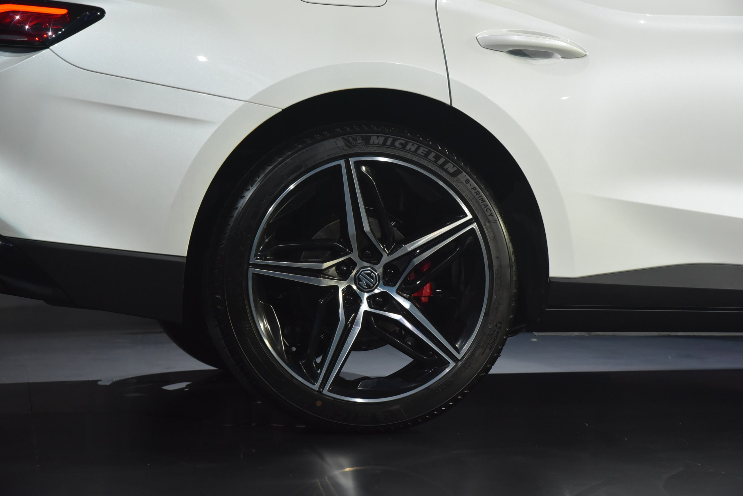 MG7 ra mắt Việt Nam: Giá cao nhất 1,018 tỷ, đấu K5, Mazda6 bằng động cơ 227 mã lực, 'full' ADAS, có chi tiết duy nhất trong phân khúc- Ảnh 7. MG7 ra mắt Việt Nam: Giá cao nhất 1,018 tỷ, đấu K5, Mazda6 bằng động cơ 227 mã lực, 'full' ADAS, có chi tiết duy nhất trong phân khúc- Ảnh 7.