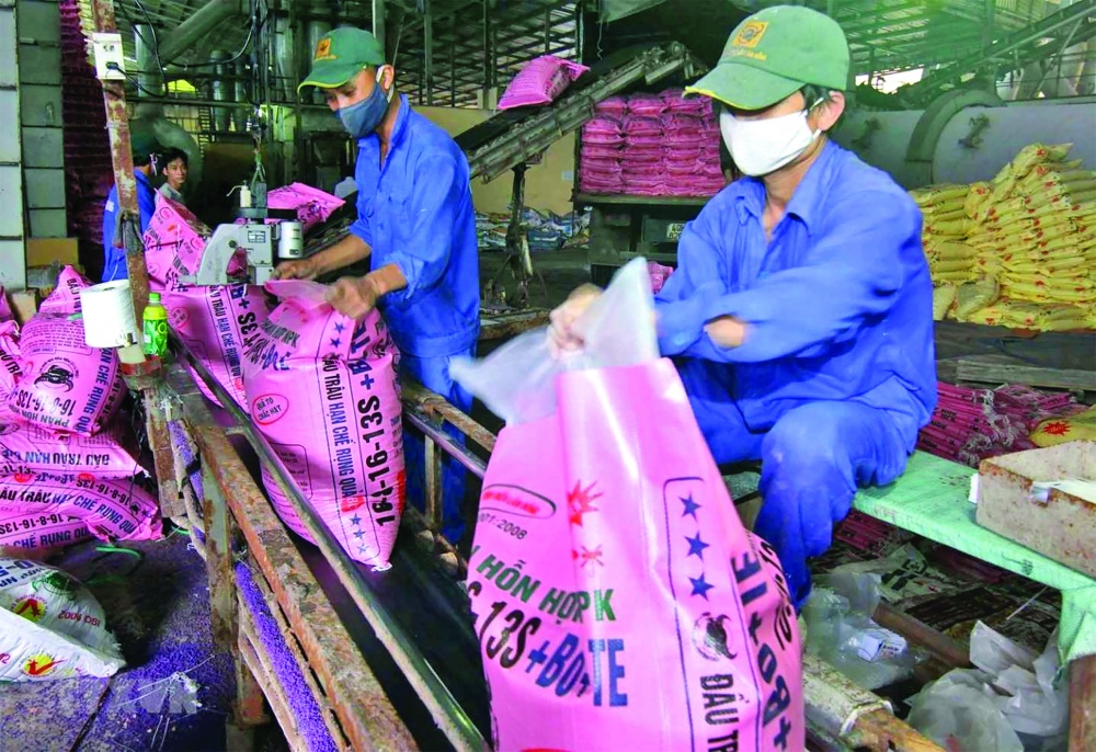 Một nước nông nghiệp như Việt Nam cần có một ngành sản xuất phân bón 