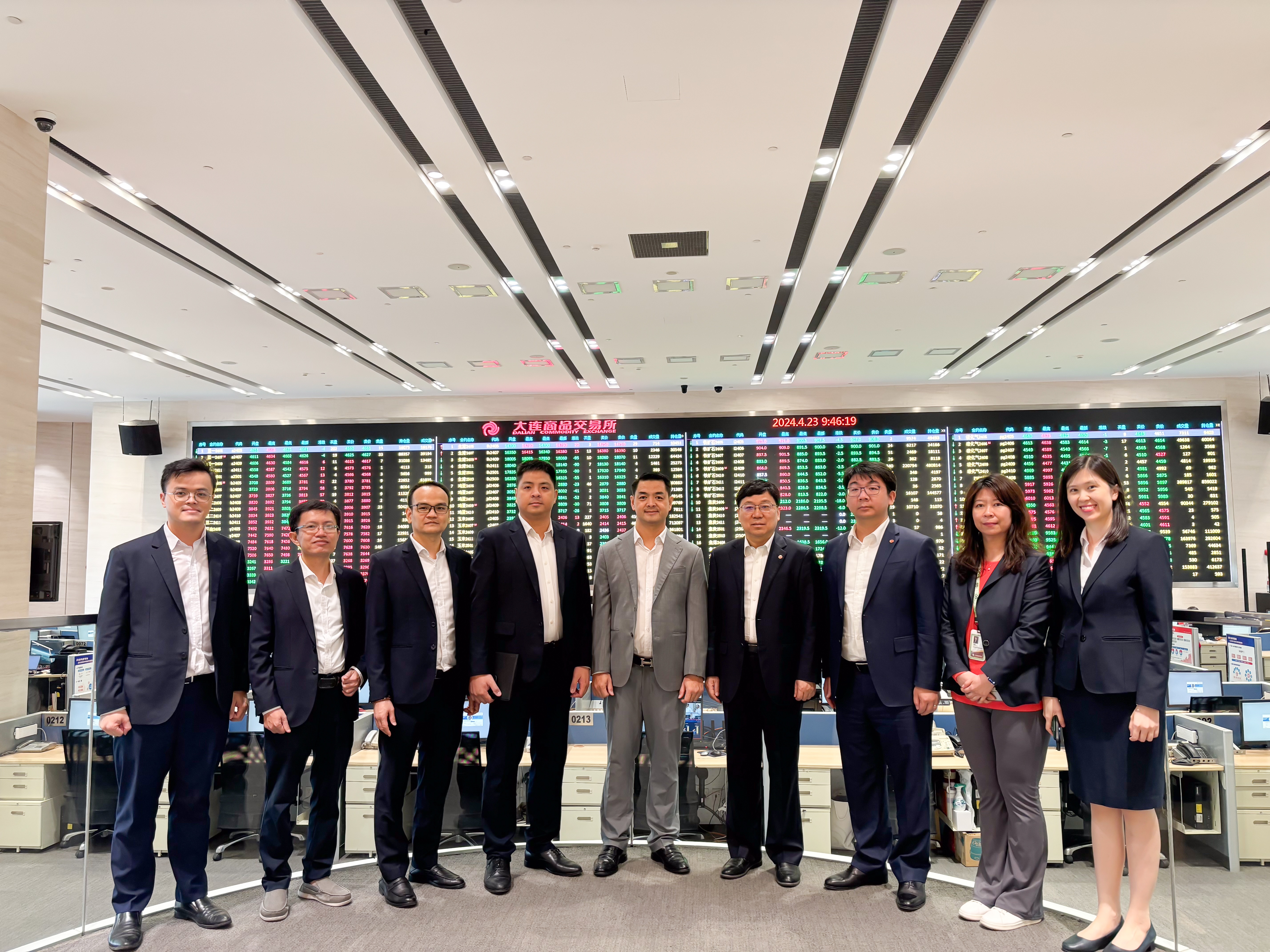 Đoàn công tác của MXV đến thăm và làm việc tại Sở Giao dịch Hàng hóa Đại Liên và các Sở Giao dịch lớn tại Trung Quốc từ ngày 23-26/4/2024 Đoàn công tác của MXV đến thăm và làm việc tại Sở Giao dịch Hàng hóa Đại Liên và các Sở Giao dịch lớn tại Trung Quốc từ ngày 23-26/4/2024