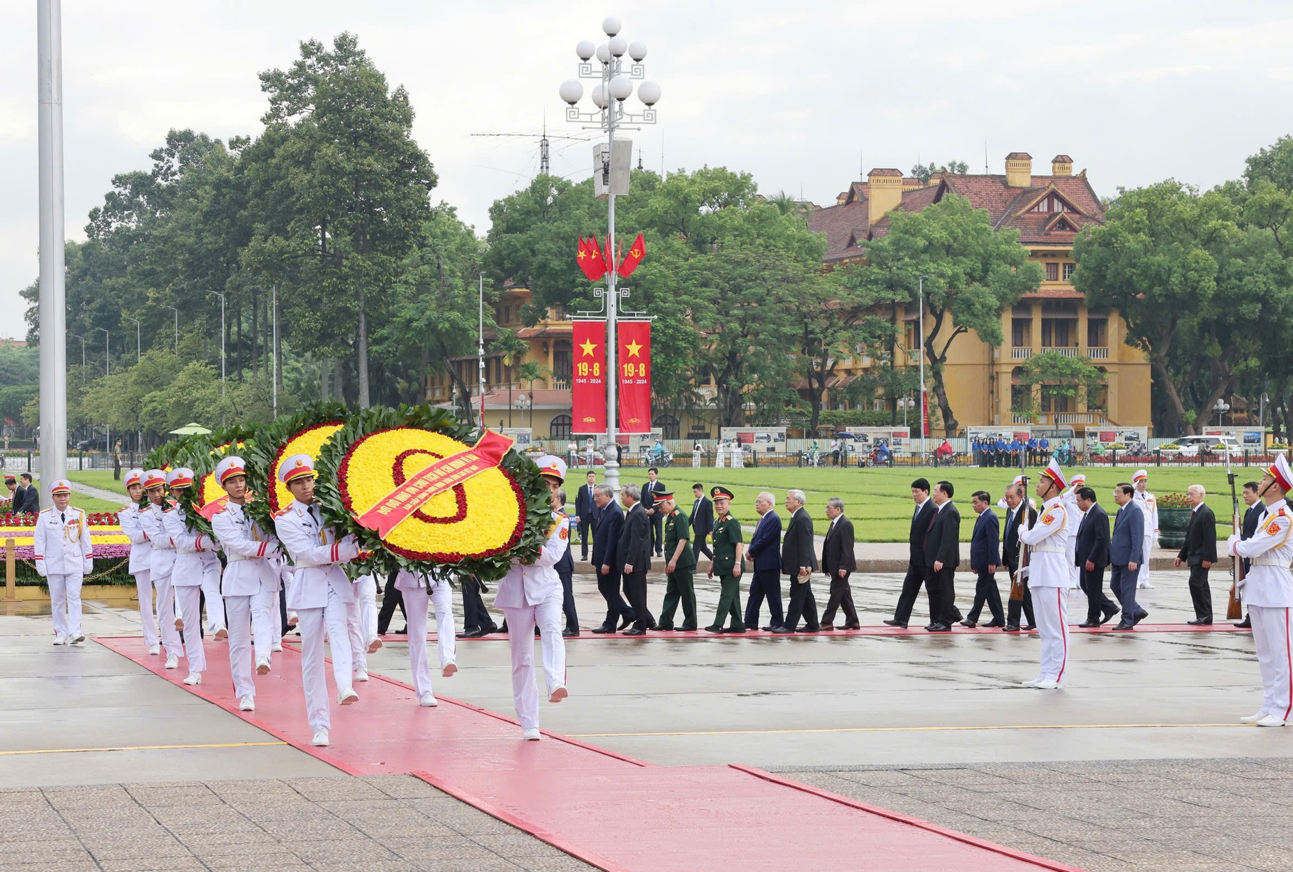 Chùm ảnh: Lãnh đạo Đảng, Nhà nước vào Lăng viếng Chủ tịch Hồ Chí Minh nhân dịp 79 năm Quốc khánh 2/9