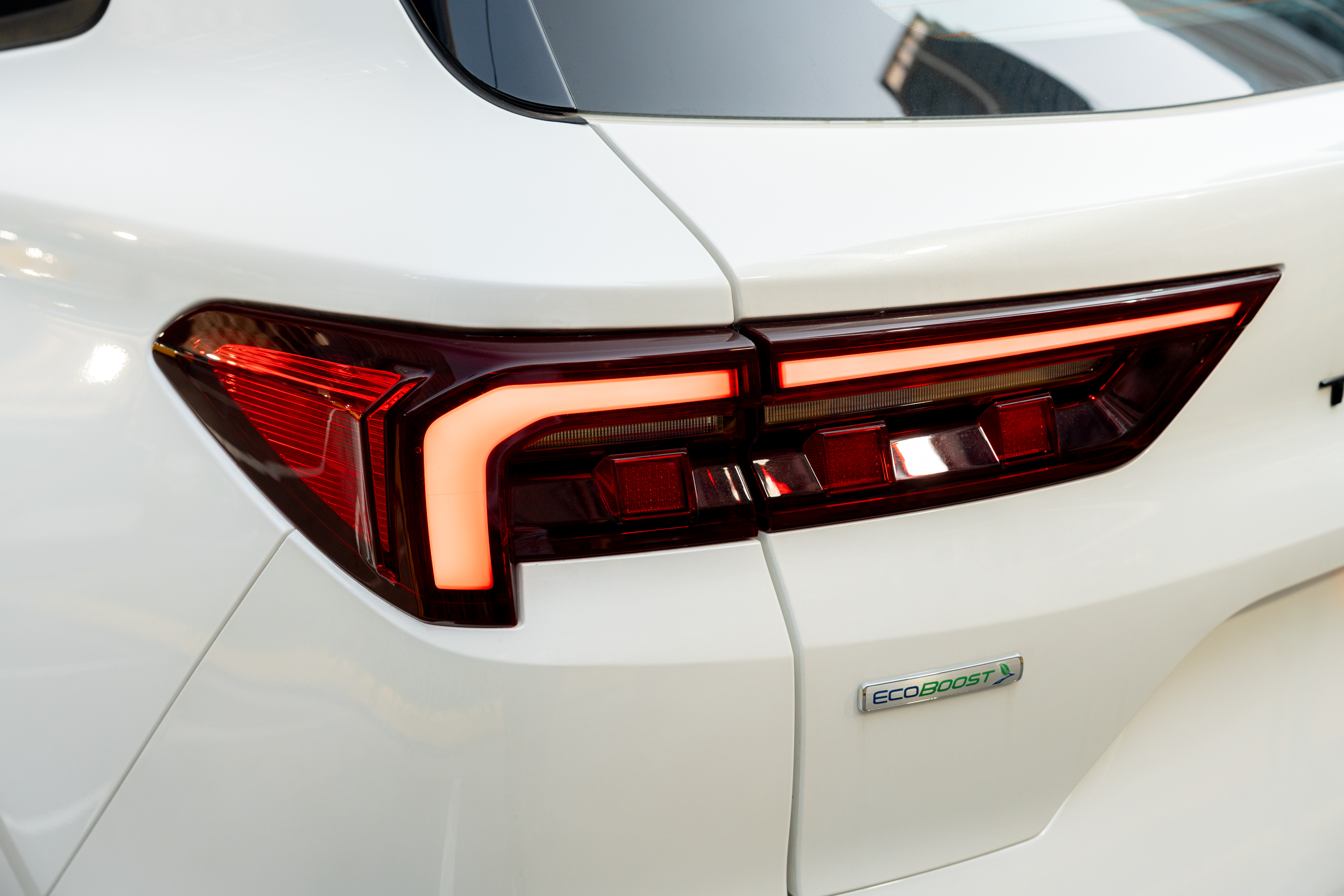 Ford Territory Sport ra mắt Việt Nam: Giá 909 triệu đồng, nhiều chi tiết thể thao từ trong ra ngoài cạnh tranh CX-5- Ảnh 6. Ford Territory Sport ra mắt Việt Nam: Giá 909 triệu đồng, nhiều chi tiết thể thao từ trong ra ngoài cạnh tranh CX-5- Ảnh 6.