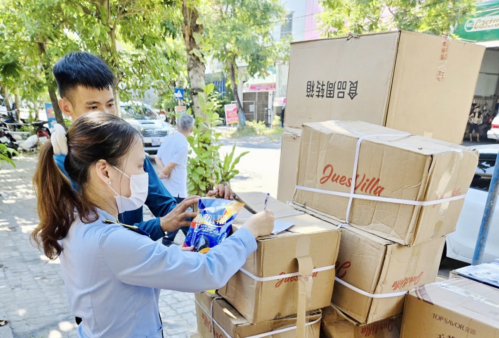 Lực lượng chức năng tại TP. Đà Nẵng đang Tăng cường kiểm tra kiểm soát thị trường dịp Tết Trung thu. Lực lượng chức năng tại TP. Đà Nẵng đang Tăng cường kiểm tra kiểm soát thị trường dịp Tết Trung thu.