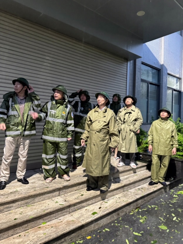 Phó Thống đốc Thường trực Đào Minh Tú kiểm tra và chỉ đạo ứng phó cơn bão số 3 tại Trụ sở NHNN Trung ương và Nhà máy In tiền Quốc gia Phó Thống đốc Thường trực Đào Minh Tú kiểm tra và chỉ đạo ứng phó cơn bão số 3 tại Trụ sở NHNN Trung ương và Nhà máy In tiền Quốc gia