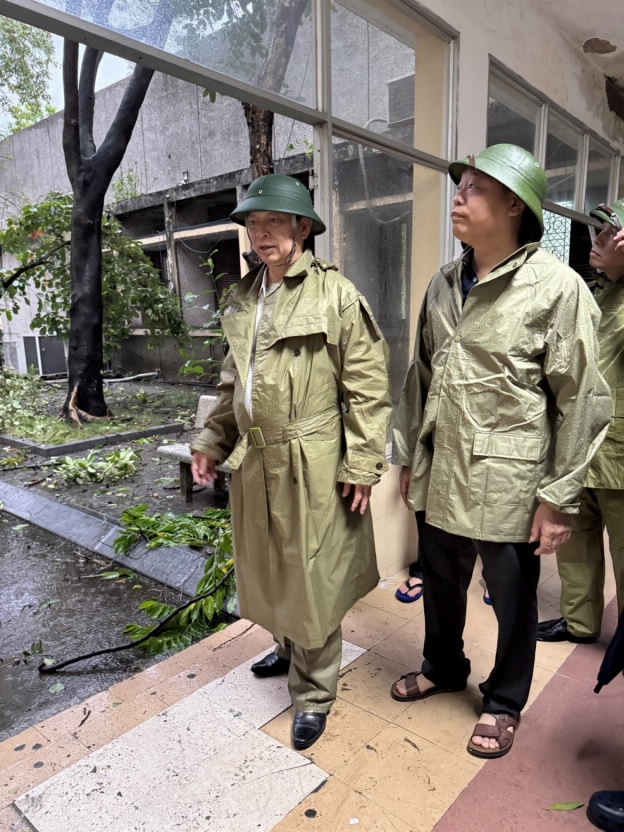 Phó Thống đốc Thường trực Đào Minh Tú kiểm tra và chỉ đạo ứng phó cơn bão số 3 tại Trụ sở NHNN Trung ương và Nhà máy In tiền Quốc gia Phó Thống đốc Thường trực Đào Minh Tú kiểm tra và chỉ đạo ứng phó cơn bão số 3 tại Trụ sở NHNN Trung ương và Nhà máy In tiền Quốc gia