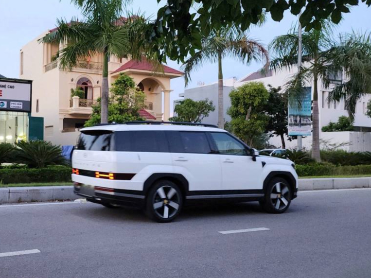 Hyundai Santa Fe 2024 chốt ra mắt Việt Nam tháng này: Lột xác hoàn toàn, làm khó Sorento, CX-8 đã lâu chưa nâng cấp- Ảnh 4. Hyundai Santa Fe 2024 chốt ra mắt Việt Nam tháng này: Lột xác hoàn toàn, làm khó Sorento, CX-8 đã lâu chưa nâng cấp- Ảnh 4.