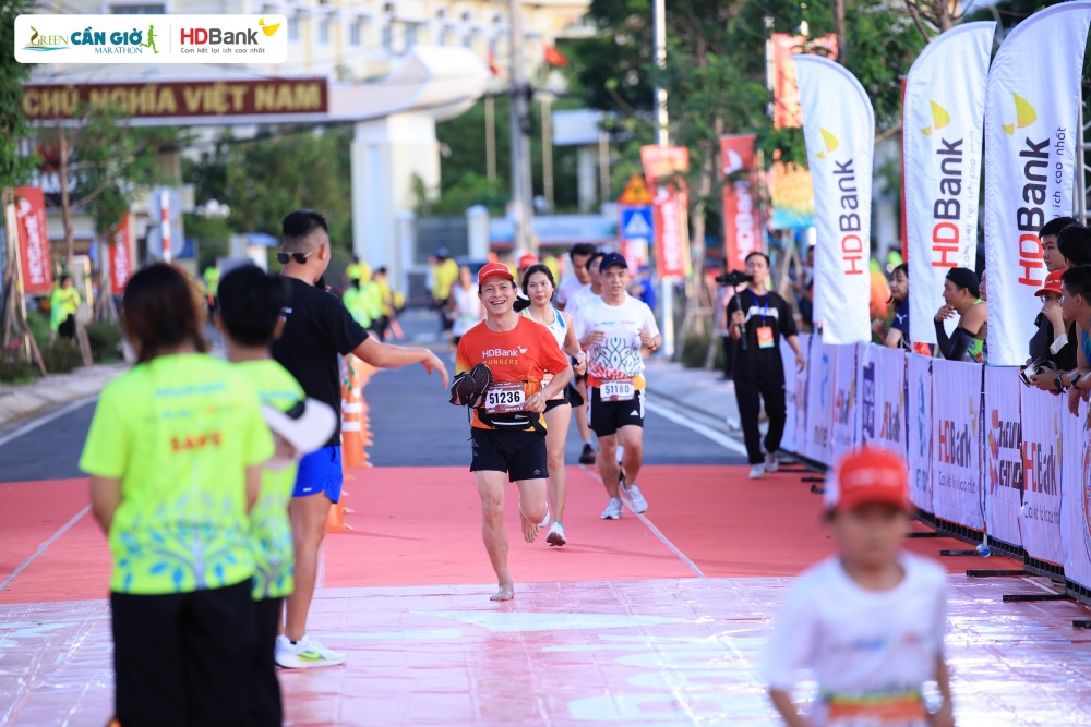400 HDBank Runners hòa nhịp bước chạy tại Cần Giờ Xanh 400 HDBank Runners hòa nhịp bước chạy tại Cần Giờ Xanh