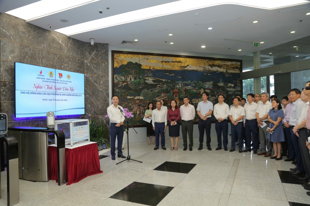 Tổng giám đốc Petrvietnam Lê Ngọc Sơn kêu gọi cán bộ, công nhân viên dầu khí phát huy tinh thần tương thân tương ái, văn hóa “Nghĩa tình” của người Dầu khí, thông qua nhiều hình thức hỗ trợ, giúp đỡ đồng bào các địa phương chịu thiệt hại do bão số 3 Tổng giám đốc Petrvietnam Lê Ngọc Sơn kêu gọi cán bộ, công nhân viên dầu khí phát huy tinh thần tương thân tương ái, văn hóa “Nghĩa tình” của người Dầu khí, thông qua nhiều hình thức hỗ trợ, giúp đỡ đồng bào các địa phương chịu thiệt hại do bão số 3