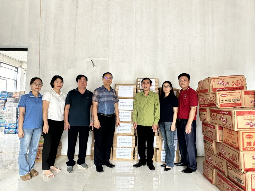 NHNN Lào Cai chung tay hỗ trợ người dân sau bão, lũ NHNN Lào Cai chung tay hỗ trợ người dân sau bão, lũ