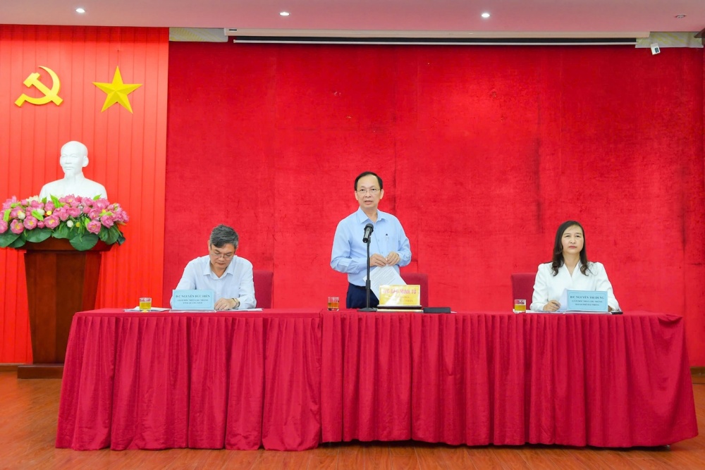 Phó Thống đốc Thường trực NHNN Đào Minh Tú chủ trì buổi làm việc