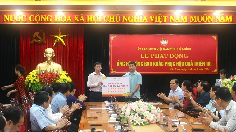 Ngành Ngân hàng Hòa Bình ủng hộ đồng bào khắc phục hậu quả thiên tai