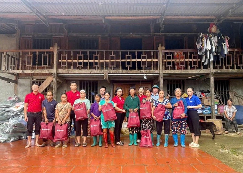 Agribank Chi nhánh tỉnh Lạng Sơn hỗ trợ nhân dân bị ảnh hưởng bão lụt tại địa điểm xã Tràng Phái, huyện Văn Quan, Lạng Sơn Agribank Chi nhánh tỉnh Lạng Sơn hỗ trợ nhân dân bị ảnh hưởng bão lụt tại địa điểm xã Tràng Phái, huyện Văn Quan, Lạng Sơn