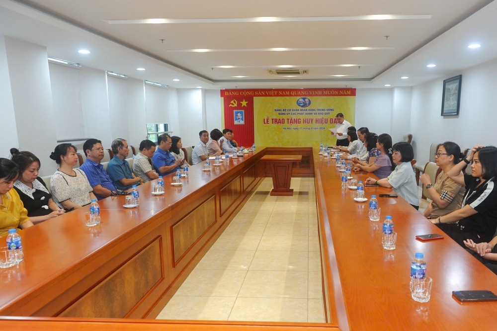 Huy hiệu 30 năm tuổi Đảng - niềm vinh dự lớn lao