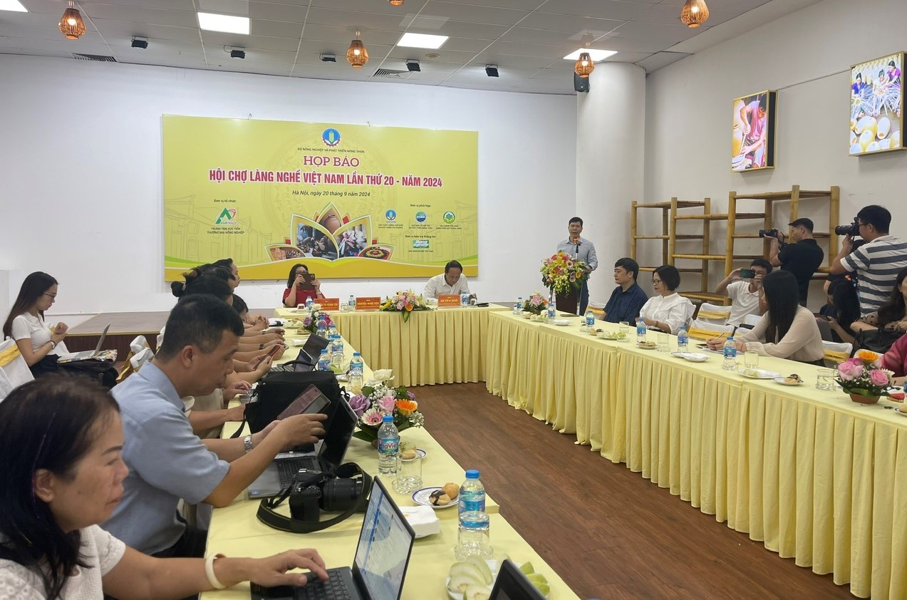 Họp báo thông tin Hội chợ Làng nghề lần thứ 20, năm 2024.