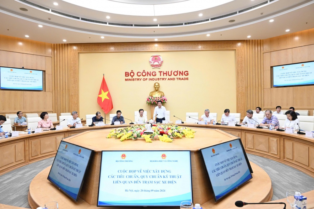 Bộ trưởng Nguyễn Hồng Diên chủ trì cuộc họp