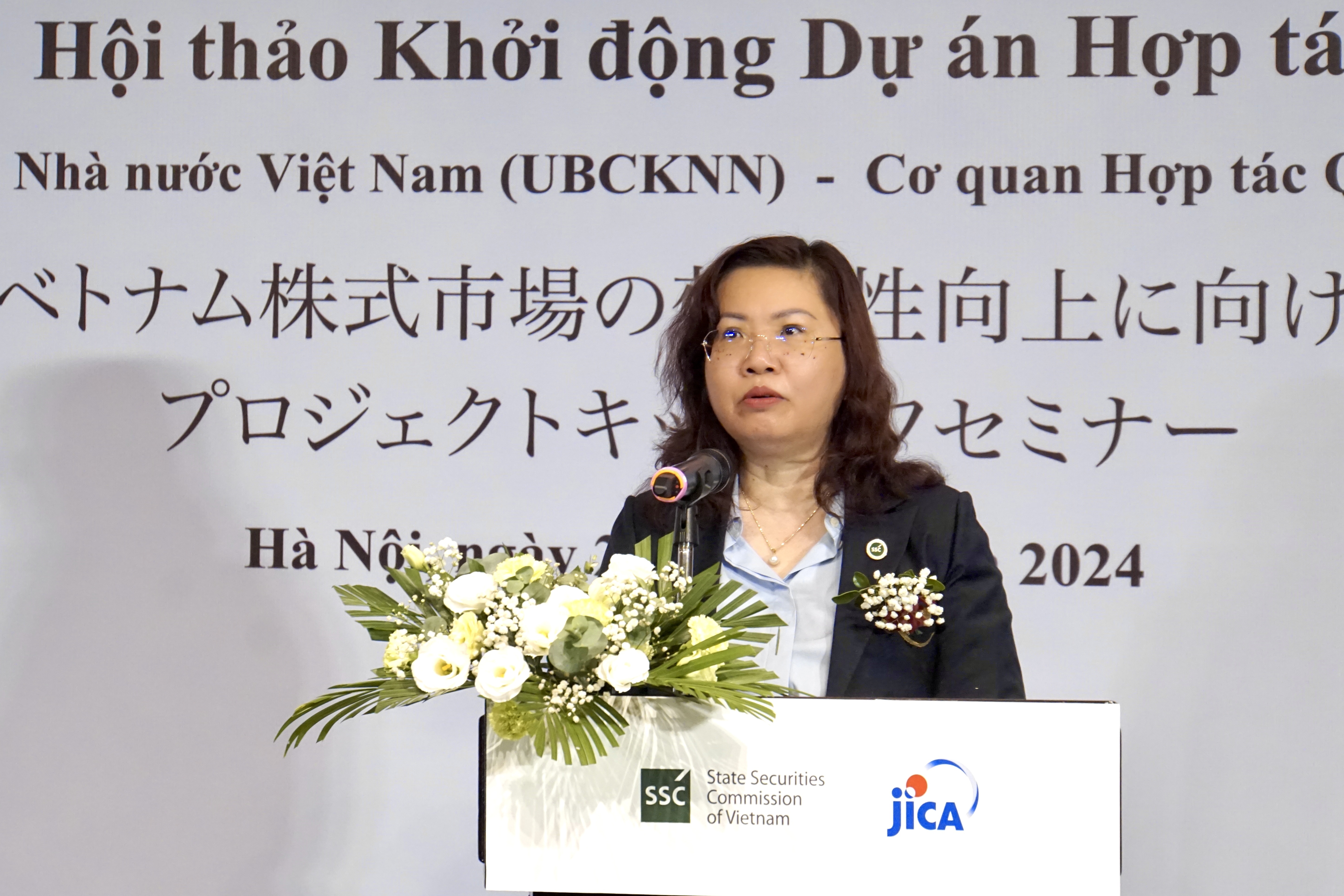 Bà Vũ Thị Chân Phương phát biểu tại Hội thảo