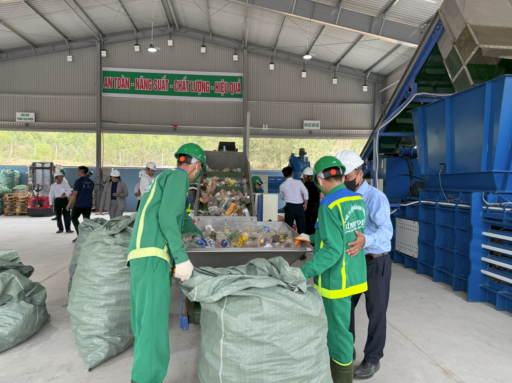 Khởi động Chương trình phân loại rác tại nguồn Khởi động Chương trình phân loại rác tại nguồn