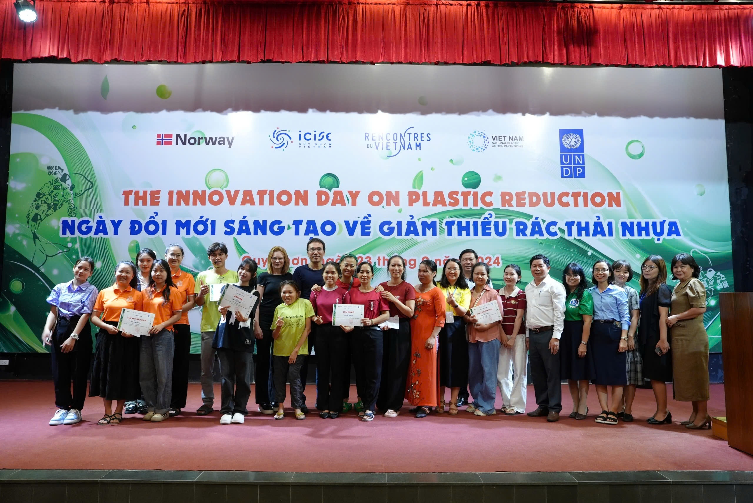 Khởi động Chương trình phân loại rác tại nguồn Khởi động Chương trình phân loại rác tại nguồn