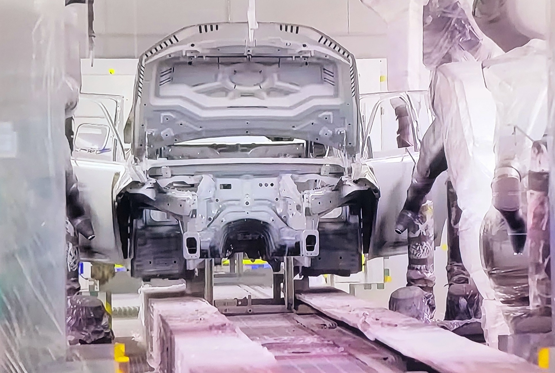 Doanh nghiệp có thể tổ chức các khóa học nâng cao kỹ năng cho nhân viên hiện tại thông qua các chương trình đào tạo lại (reskilling) và đào tạo nâng cao (upskilling) Doanh nghiệp có thể tổ chức các khóa học nâng cao kỹ năng cho nhân viên hiện tại thông qua các chương trình đào tạo lại (reskilling) và đào tạo nâng cao (upskilling)