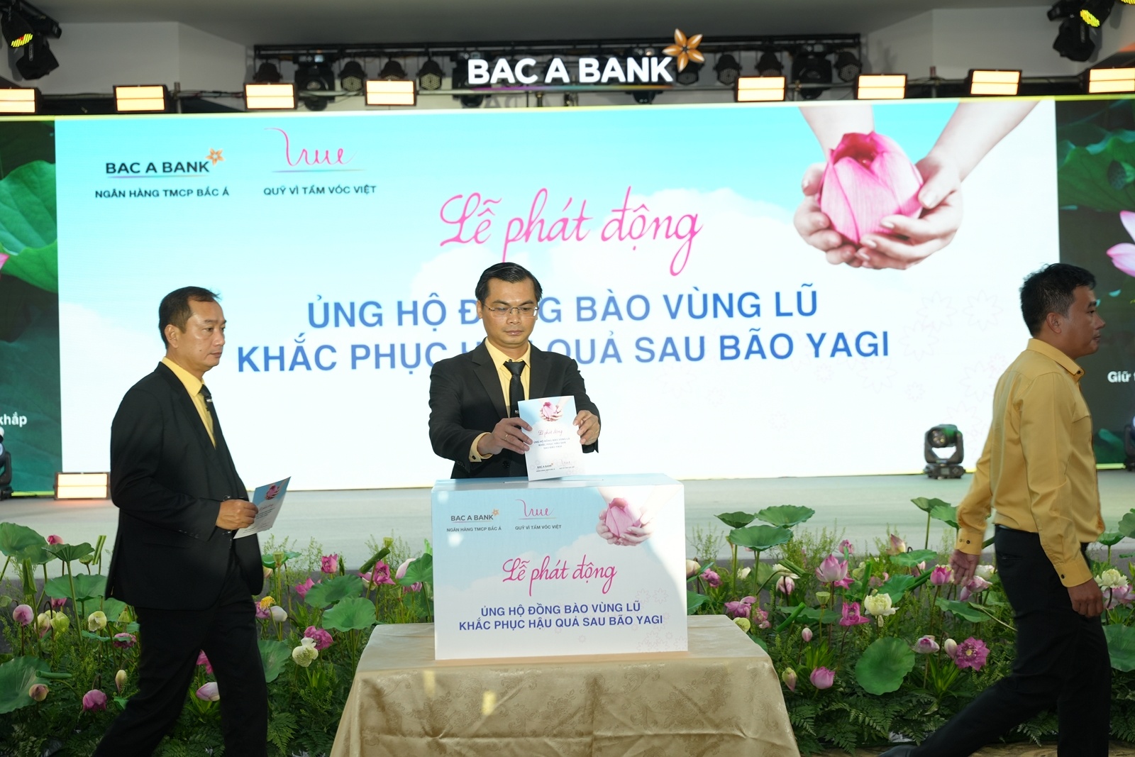 CBNV BAC A BANK tích cực ủng bộ đồng bào vùng bão lũ khắc phục hậu quả CBNV BAC A BANK tích cực ủng bộ đồng bào vùng bão lũ khắc phục hậu quả