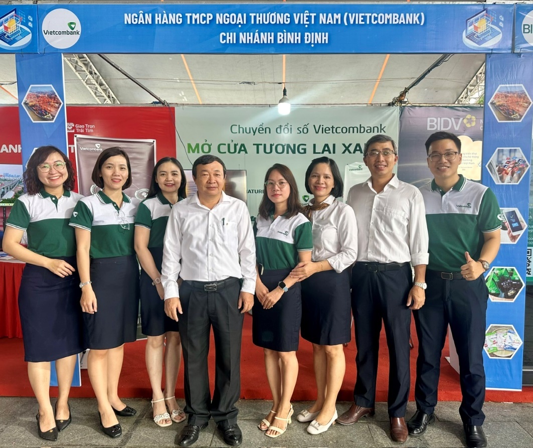Gian hàng của Vietcombank chi nhánh Bình Định tại Triển lãm Gian hàng của Vietcombank chi nhánh Bình Định tại Triển lãm