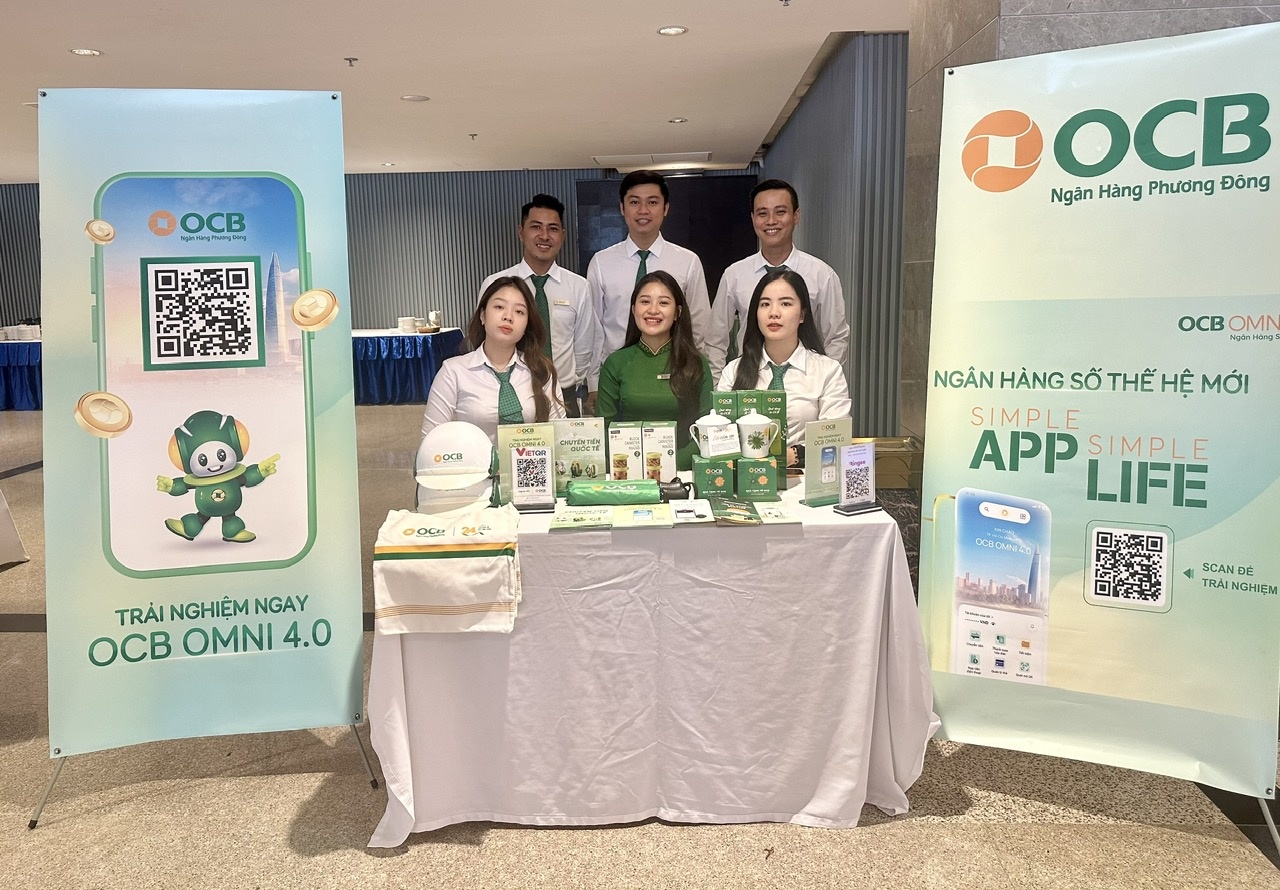 Một số quầy trưng bày, giới thiệu các sản phẩm và dịch vụ hiện đại các NHTM Một số quầy trưng bày, giới thiệu các sản phẩm và dịch vụ hiện đại các NHTM