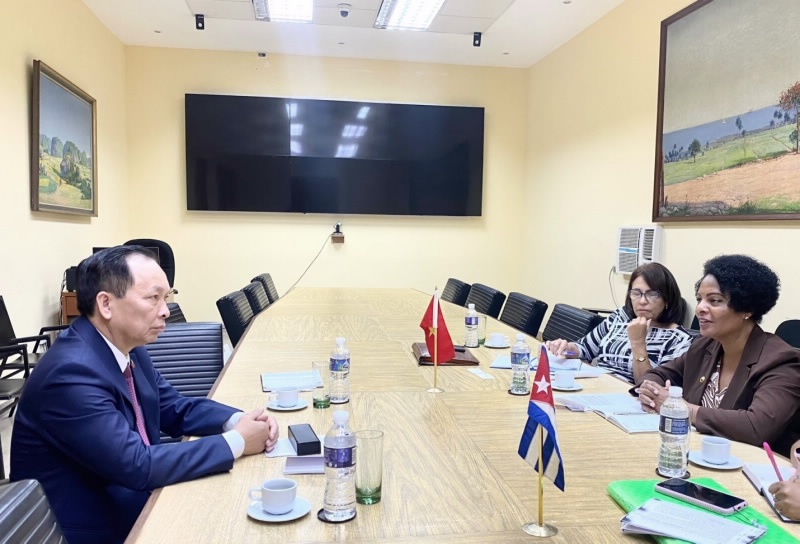 Phó Thống đốc Đào Minh Tú thăm và làm việc với Ngân hàng Trung ương Cuba Phó Thống đốc Đào Minh Tú thăm và làm việc với Ngân hàng Trung ương Cuba