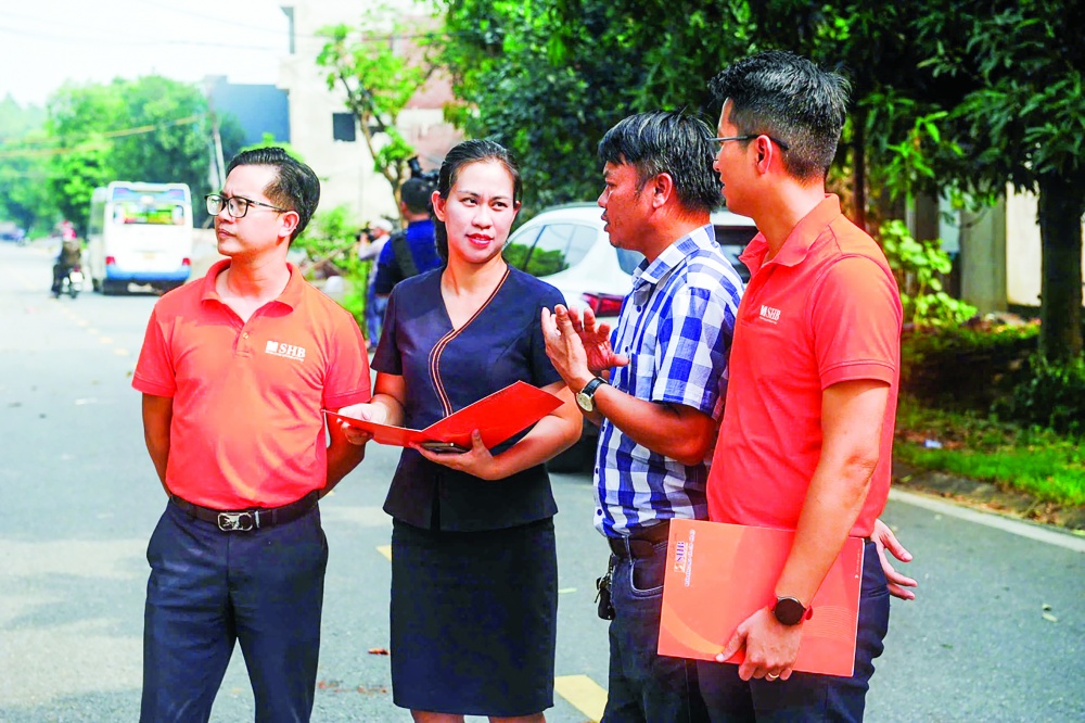 Ngành Ngân hàng đã sẵn sàng hỗ trợ để người dân, doanh nghiệp vực dậy sau bão, lũ Ngành Ngân hàng đã sẵn sàng hỗ trợ để người dân, doanh nghiệp vực dậy sau bão, lũ