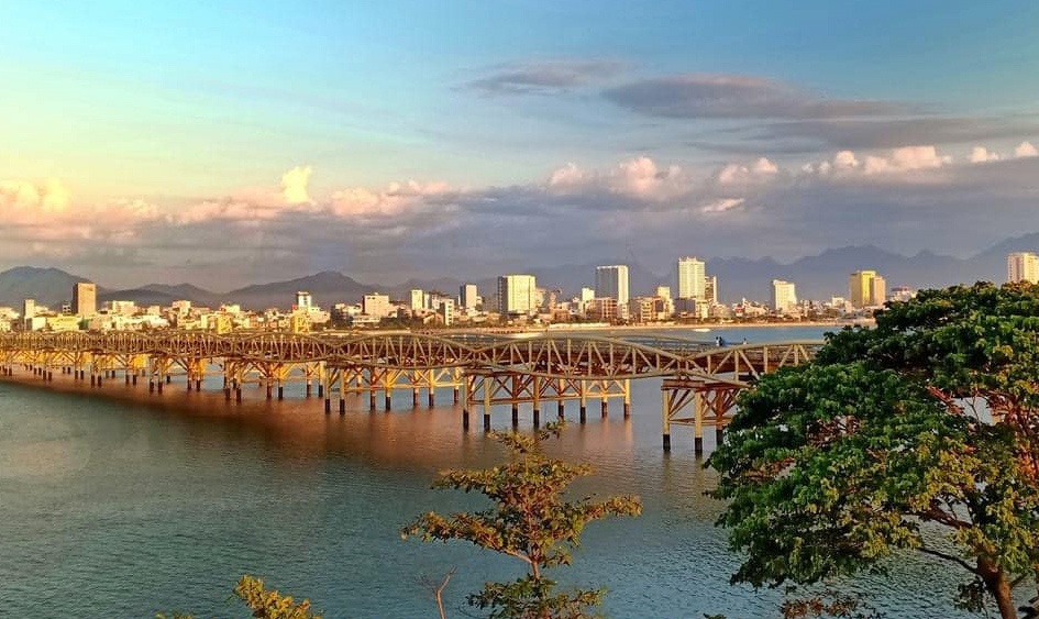 TP. Đà Nẵng đang hướng trở thành một trung tâm tài chính ở khu vực. TP. Đà Nẵng đang hướng trở thành một trung tâm tài chính ở khu vực.