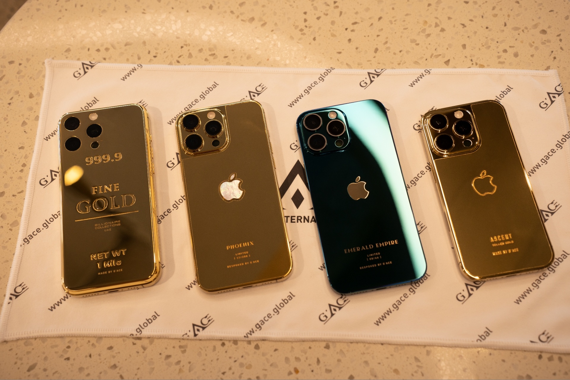 Bộ sưu tập iPhone 16 Series chế tác từ kim cương, vàng và da tự nhiên siêu cao cấp