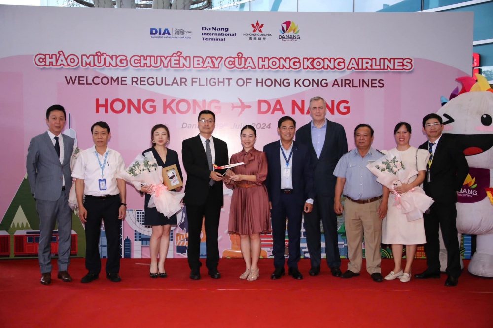 Hong Kong Airlines là hãng bay thứ 3 khai thác đường bay Hồng Kông - Đà Nẵng khứ hồi hàng ngày đã góp phần nâng tổng số chuyến bay từ Hồng Kông - Đà Nẵng lên 21 chuyến/tuần