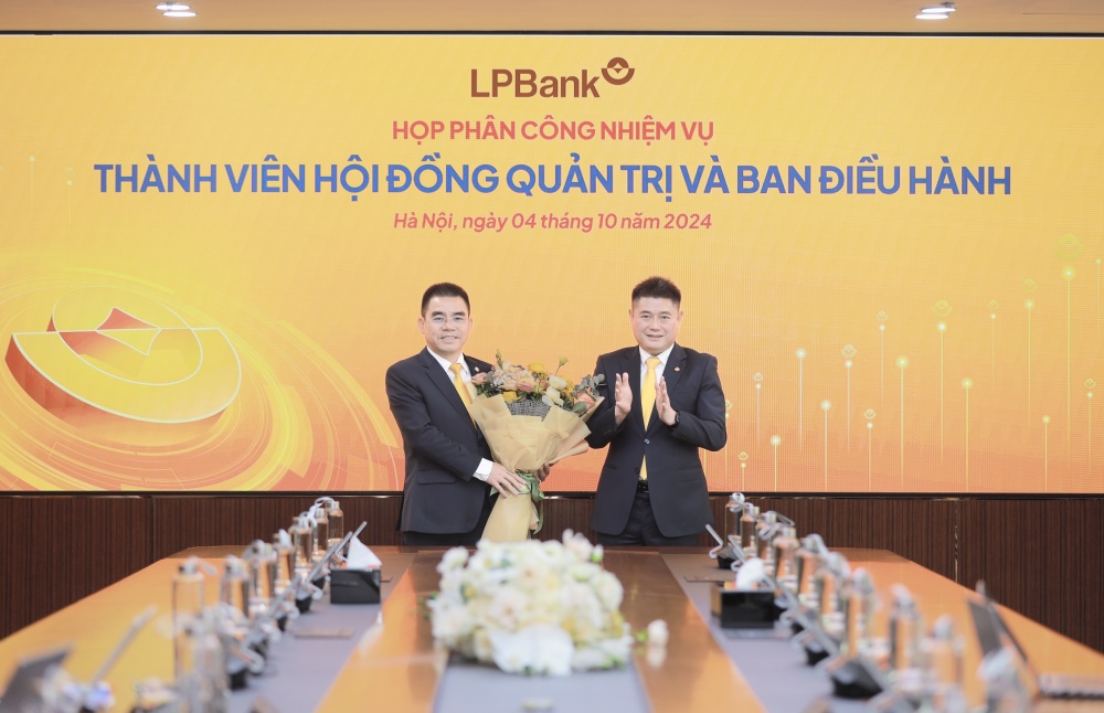 HĐQT LPBank họp phân công nhiệm vụ cho các thành viên HĐQT và Ban điều hành HĐQT LPBank họp phân công nhiệm vụ cho các thành viên HĐQT và Ban điều hành