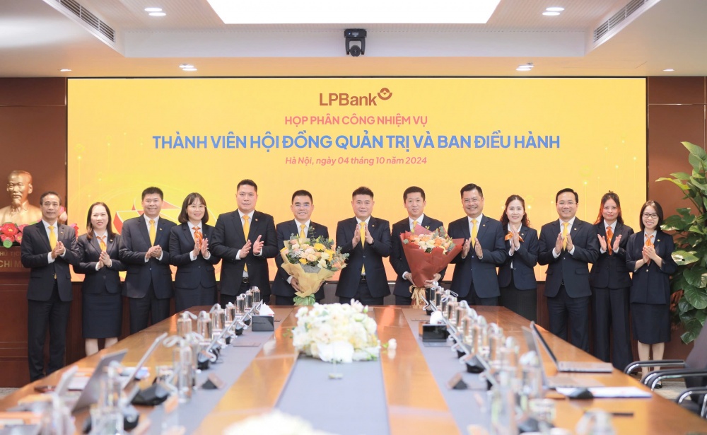 HĐQT LPBank họp phân công nhiệm vụ cho các thành viên HĐQT và Ban điều hành HĐQT LPBank họp phân công nhiệm vụ cho các thành viên HĐQT và Ban điều hành