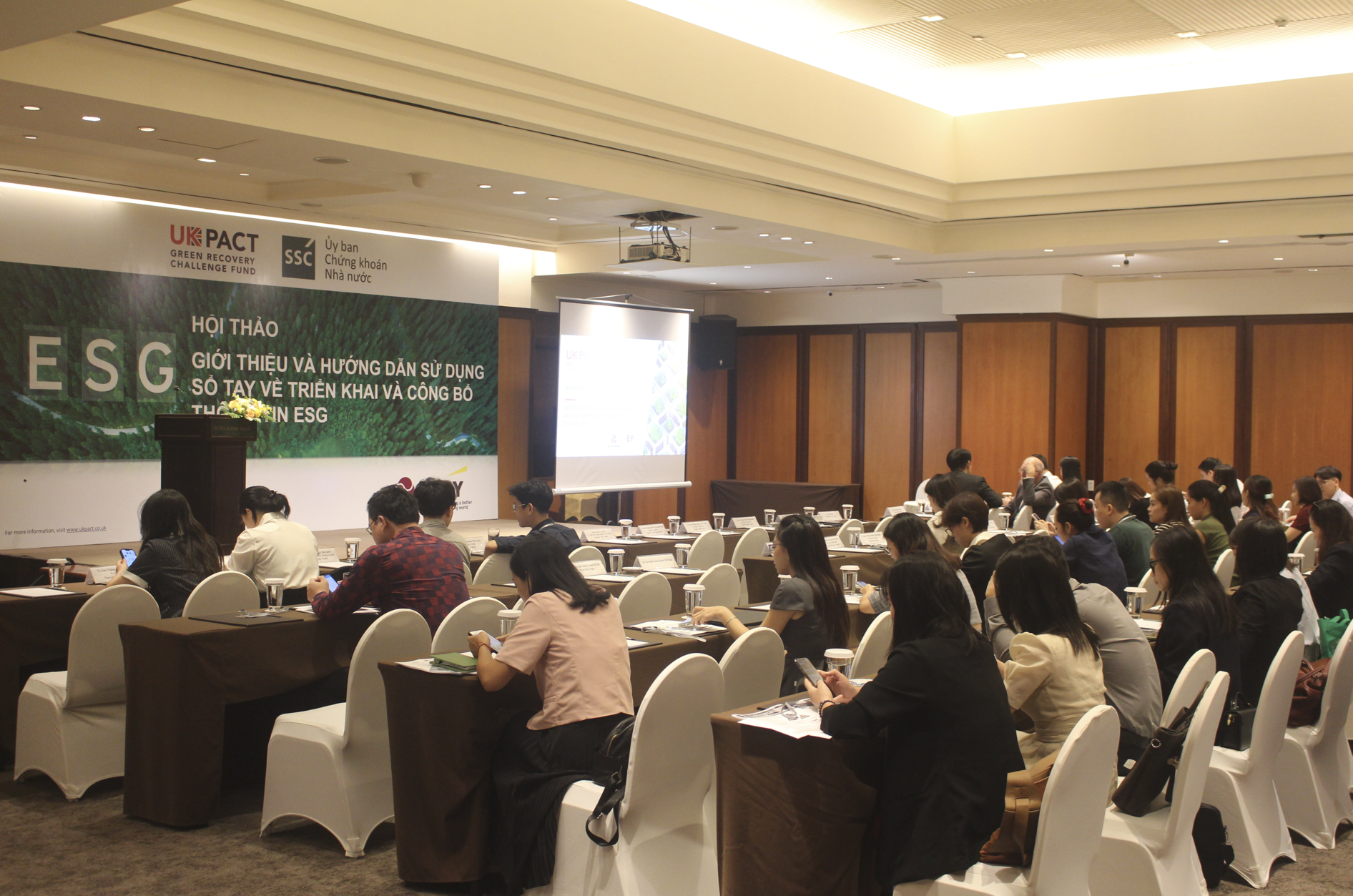 Sổ tay ESG: Công cụ giúp doanh nghiệp tiếp cận nguồn tài chính bền vững Sổ tay ESG: Công cụ giúp doanh nghiệp tiếp cận nguồn tài chính bền vững