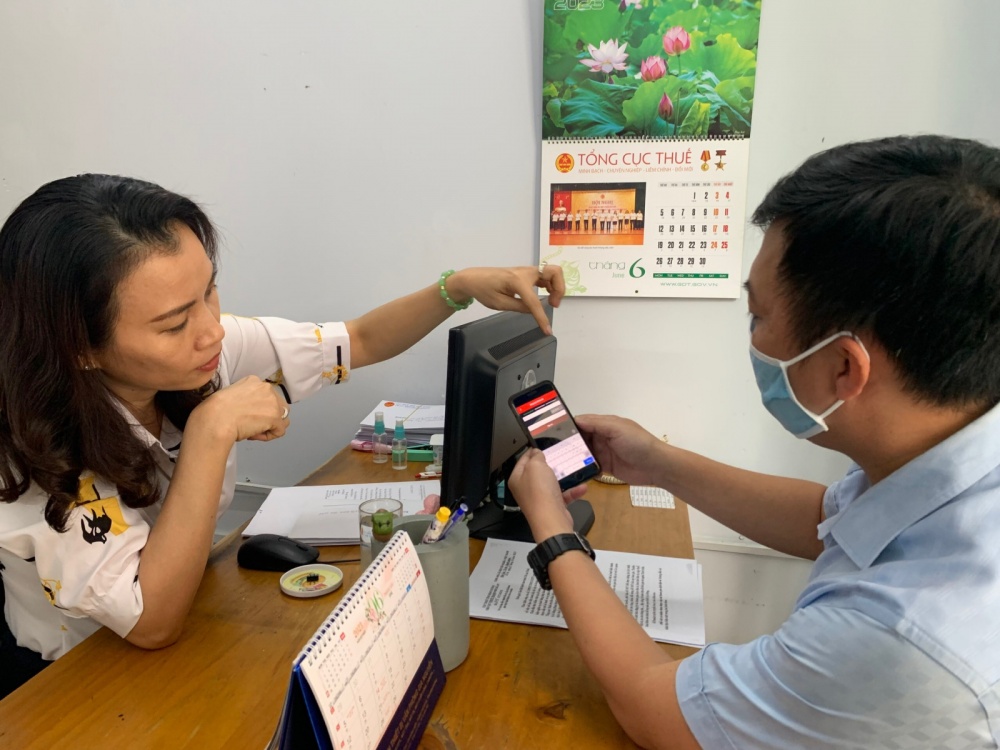 Doanh nghiệp rối với hướng dẫn xuất hóa đơn thu nhập từ lãi tiết kiệm Doanh nghiệp rối với hướng dẫn xuất hóa đơn thu nhập từ lãi tiết kiệm