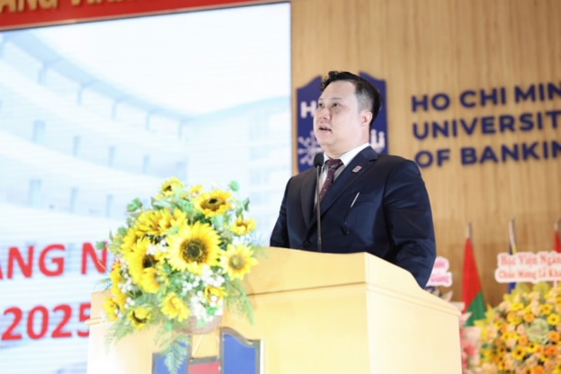 PGS.TS. Nguyễn Đức Trung trình bày diễn văn Khai giảng năm học 2024-2025