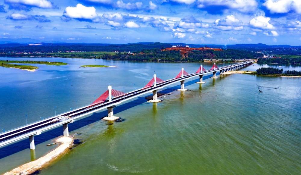 Quảng Ngãi đã và đang nỗ lực thu hút đầu tư. Quảng Ngãi đã và đang nỗ lực thu hút đầu tư.