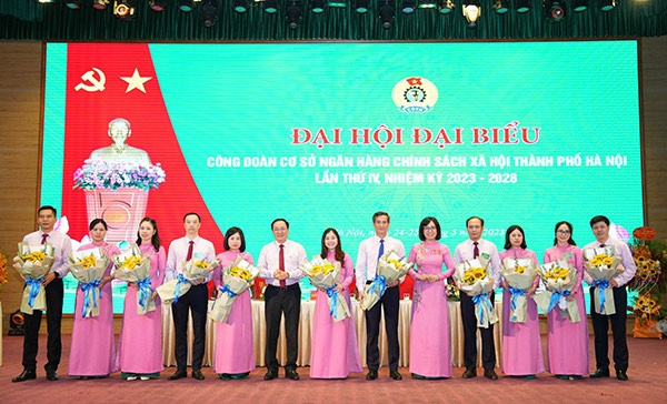 Người tiếp lửa đổi mới và phát triển tại Chi nhánh NHCSXH thành phố Hà Nội