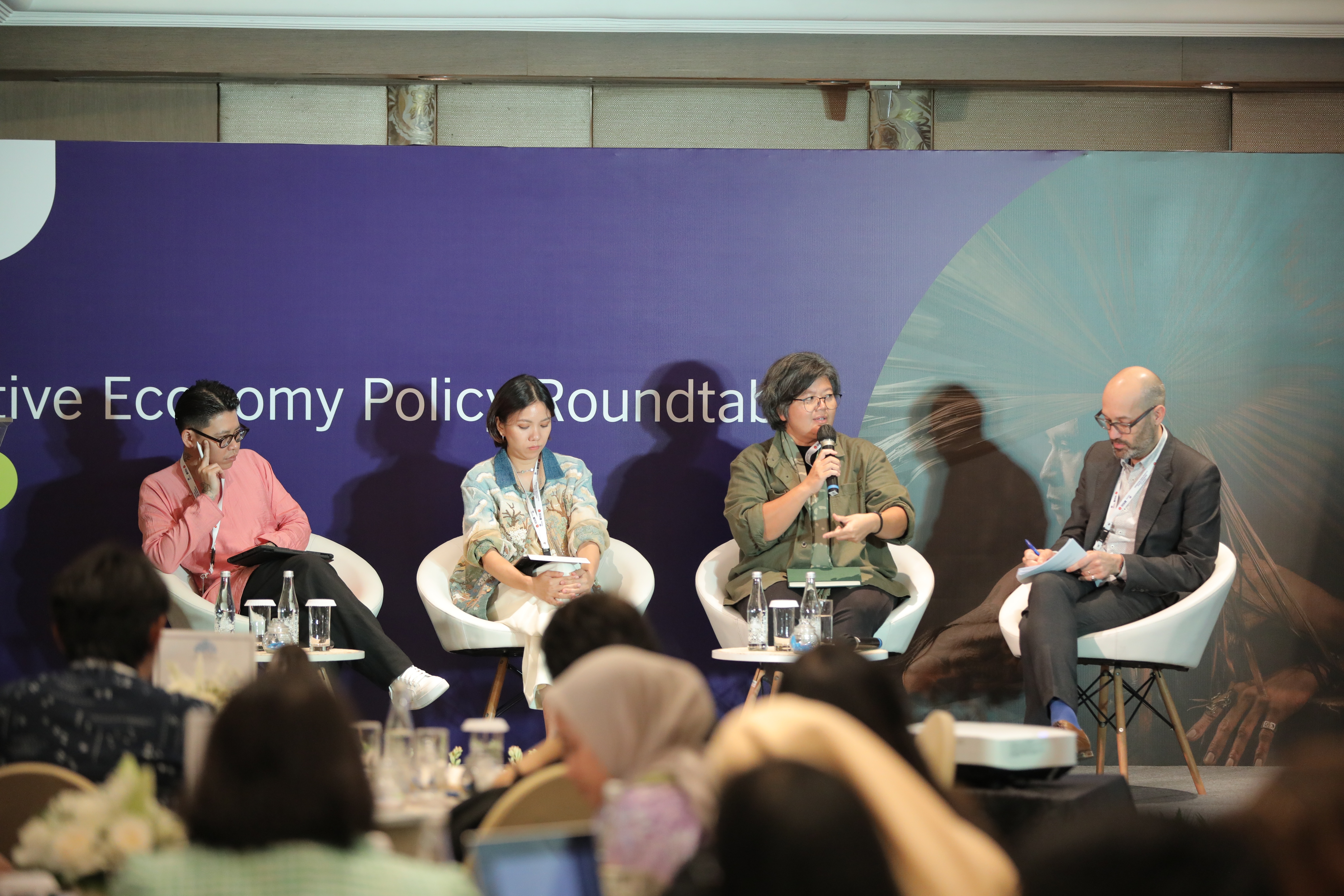 hội nghị bàn tròn dành cho các nhà hoạch định chính sách 