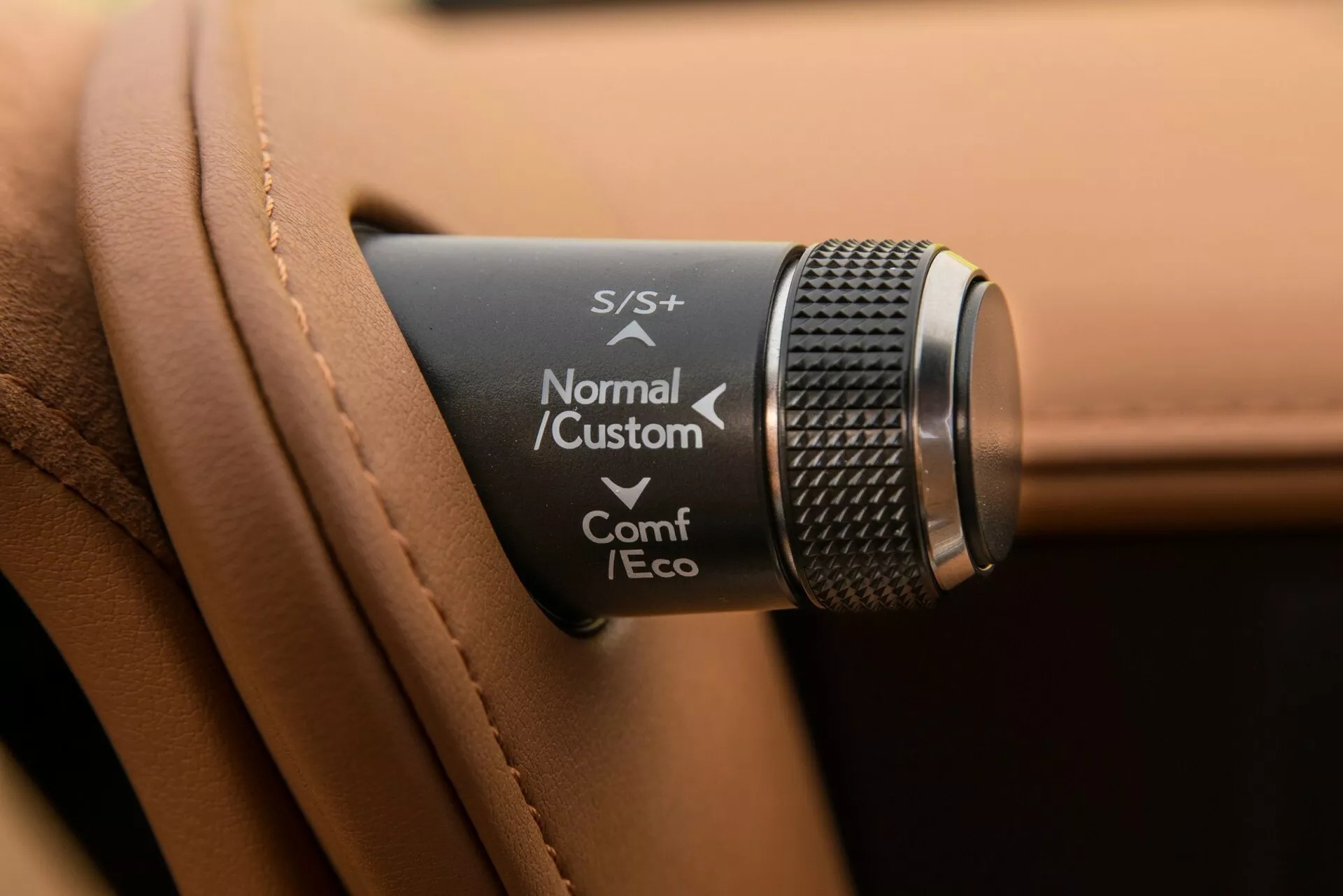 Lexus LC 2025 ra mắt: Tăng độ cứng thân xe, nội thất bespoke, vẫn giữ máy V8 mạnh 471 mã lực- Ảnh 12. Lexus LC 2025 ra mắt: Tăng độ cứng thân xe, nội thất bespoke, vẫn giữ máy V8 mạnh 471 mã lực- Ảnh 12.